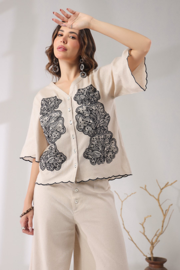 π€ Elegant Aura Co-Ord Set | Beige & Black Embroidered Two-Piece for Women β¨π