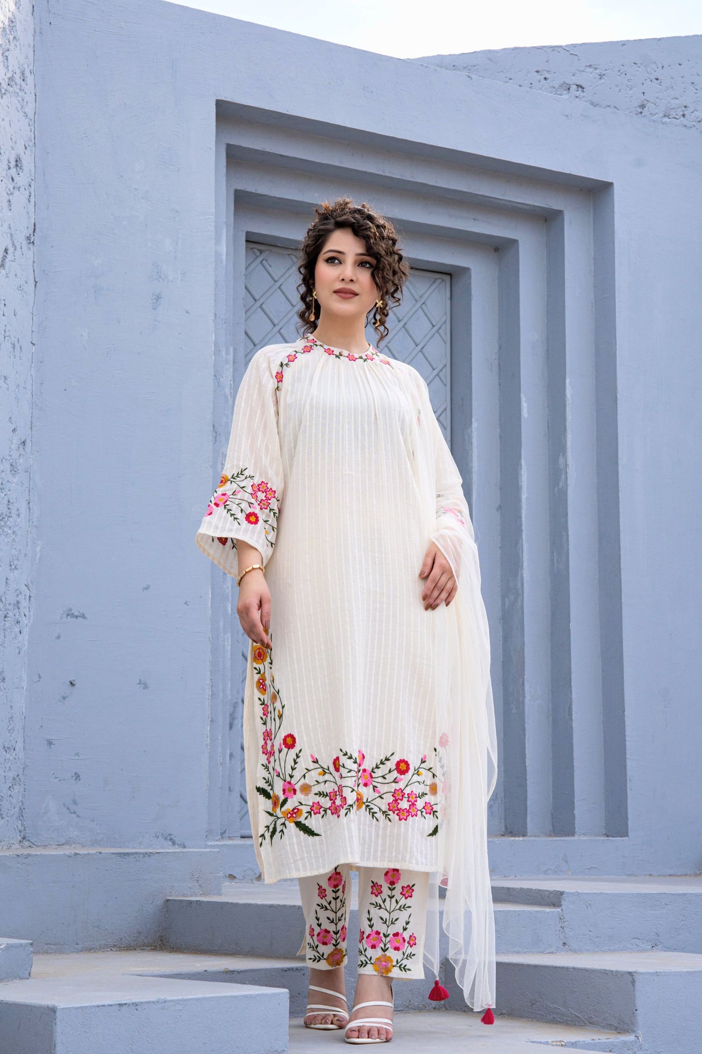 Elegant Floral Embroidered Chikankari Dress Set 🌸✨