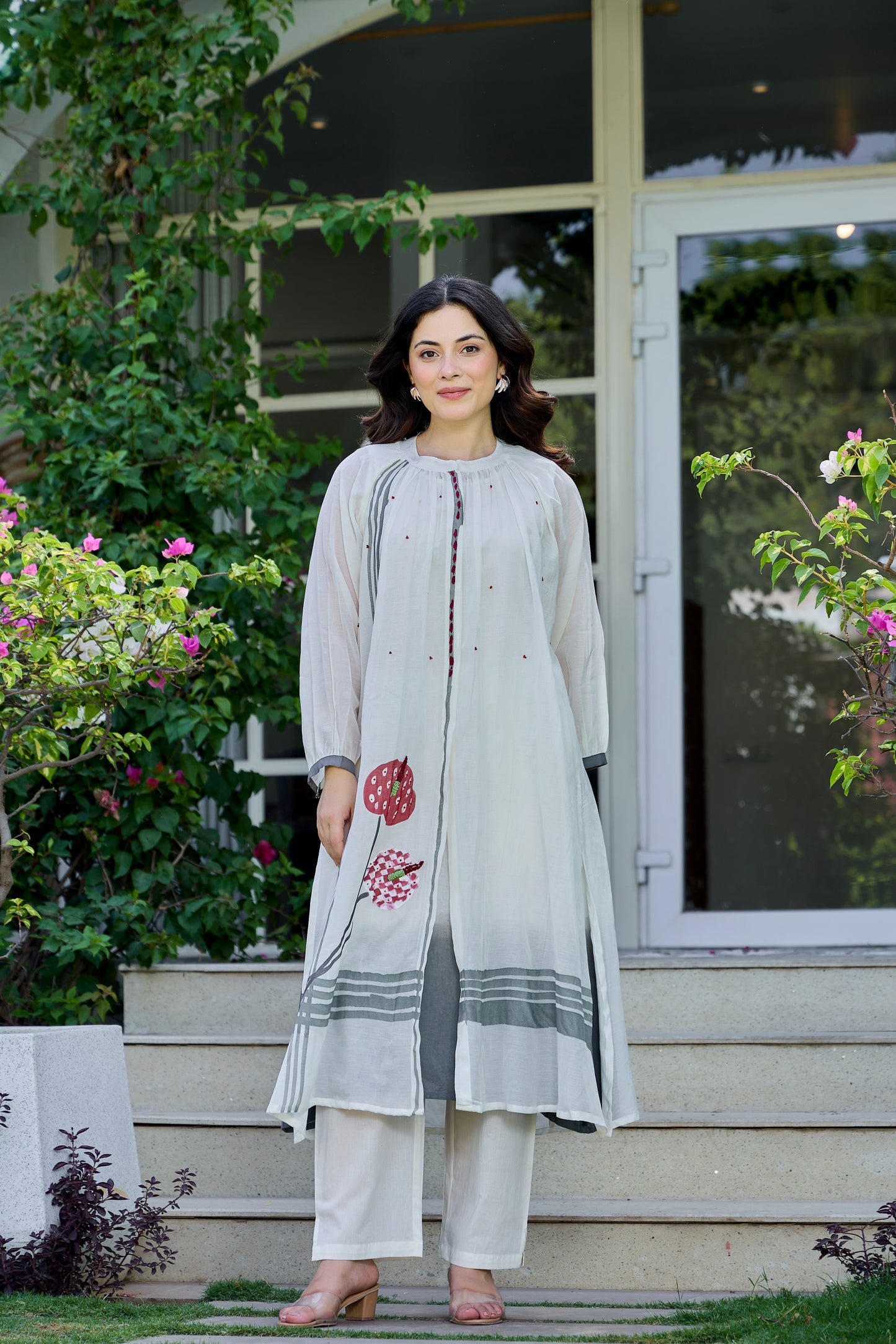 π§΅ Title: Elegant Ivory Embroidered Kurta Set β Floral Minimalism Edition With Premium Cotton Voile