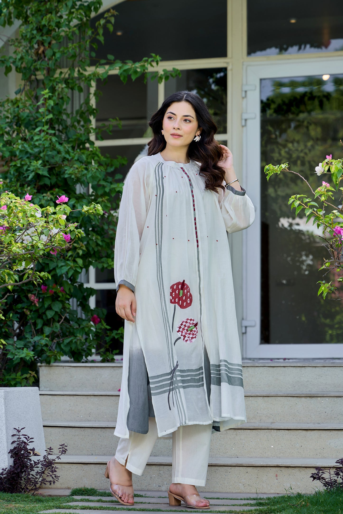 π§΅ Title: Elegant Ivory Embroidered Kurta Set β Floral Minimalism Edition With Premium Cotton Voile