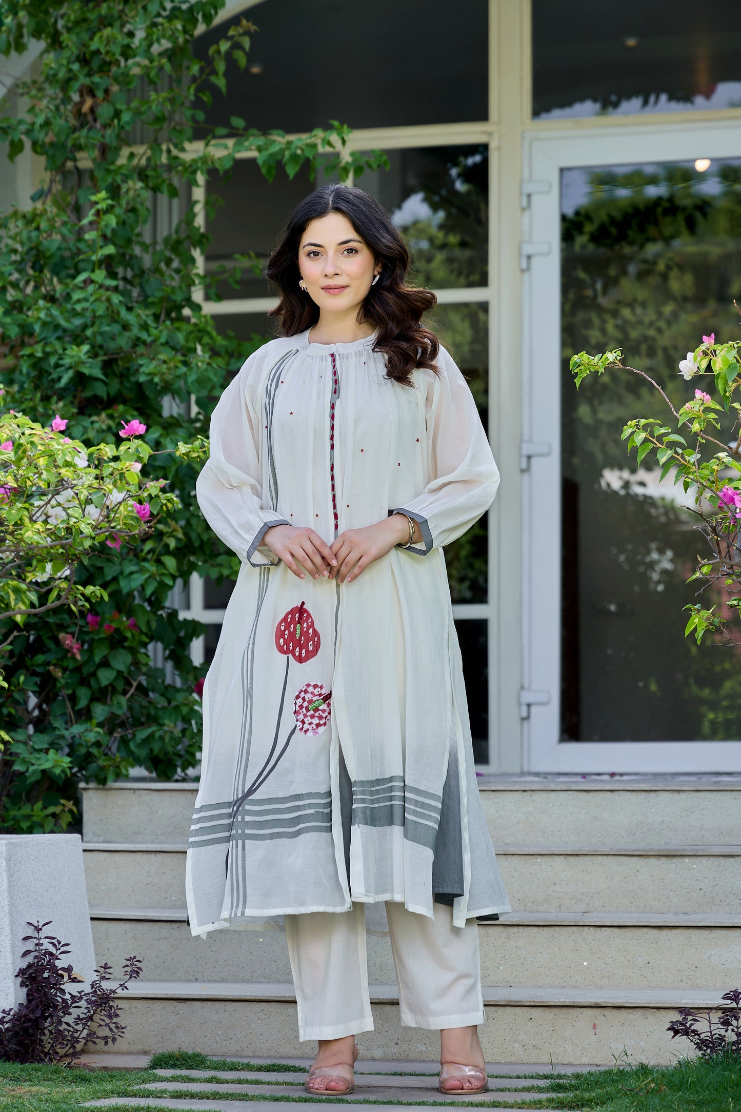 π§΅ Title: Elegant Ivory Embroidered Kurta Set β Floral Minimalism Edition With Premium Cotton Voile
