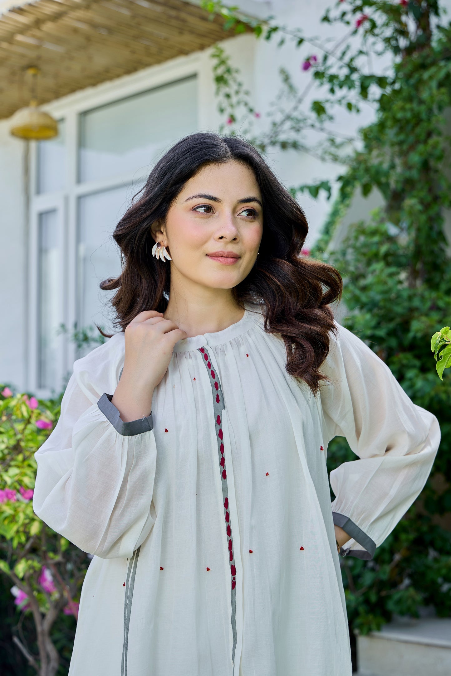 π§΅ Title: Elegant Ivory Embroidered Kurta Set β Floral Minimalism Edition With Premium Cotton Voile