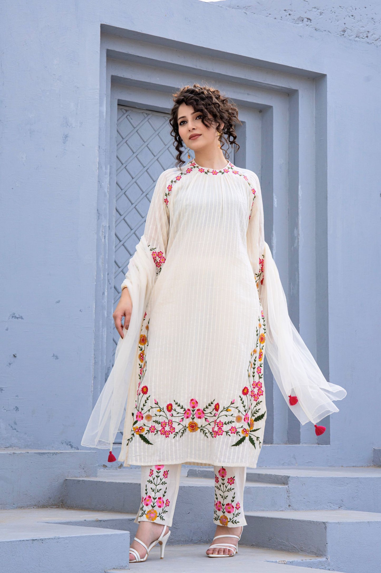 Elegant Floral Embroidered Chikankari Dress Set 🌸✨