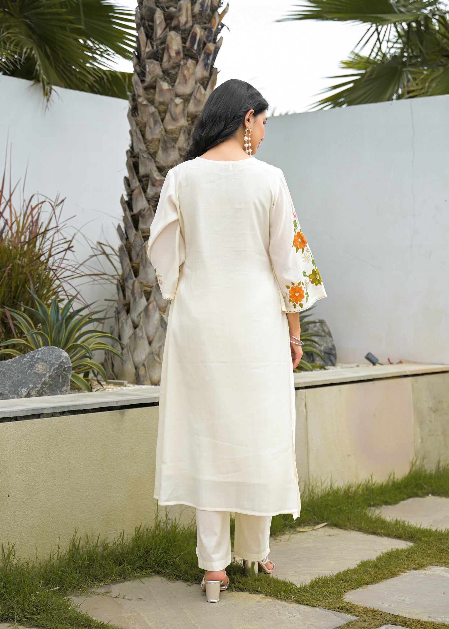 🌿 Ivory Bloom Embroidered 3-Piece Suit Set