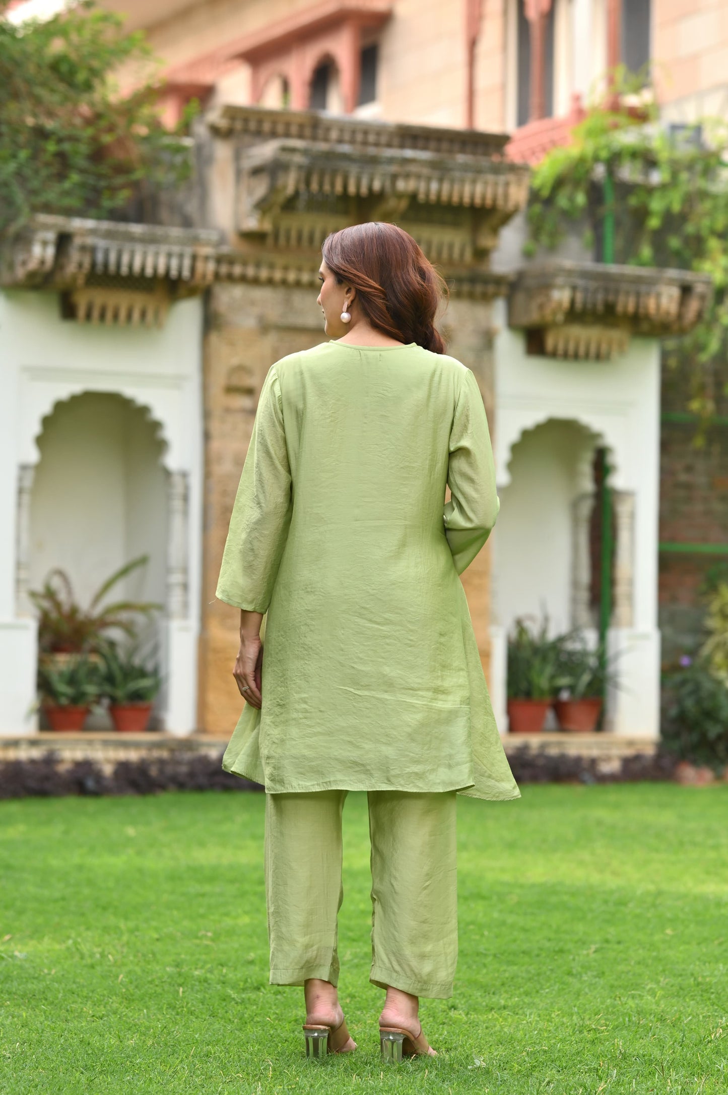 🌿 Women’s Light Green Cotton Kurta Set with Handcrafted Tree Embroidery
