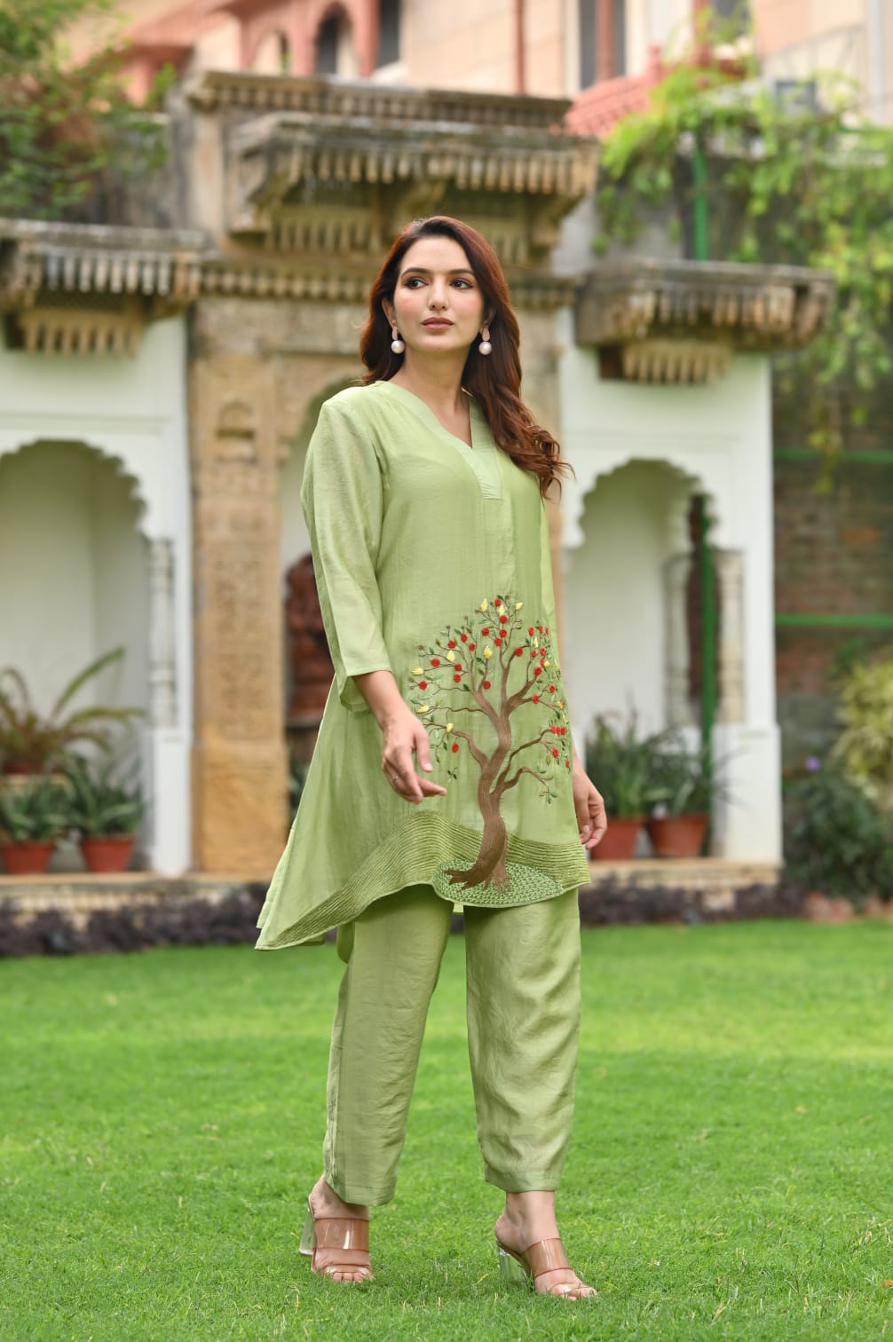 🌿 Women’s Light Green Cotton Kurta Set with Handcrafted Tree Embroidery
