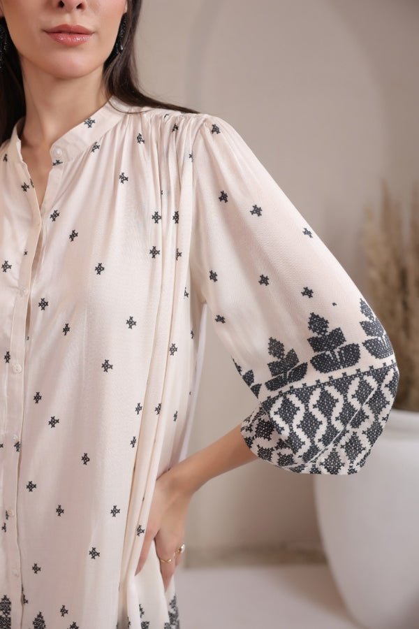 Elegant Off - White & Black Geometric Muslin Dress Chic & Comfortable - Anusheet Fashion
