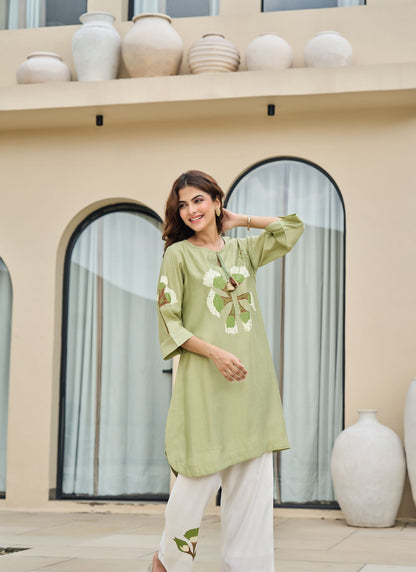 Green Floral Tunic with Elegant White Pants | ideal for warm weather |