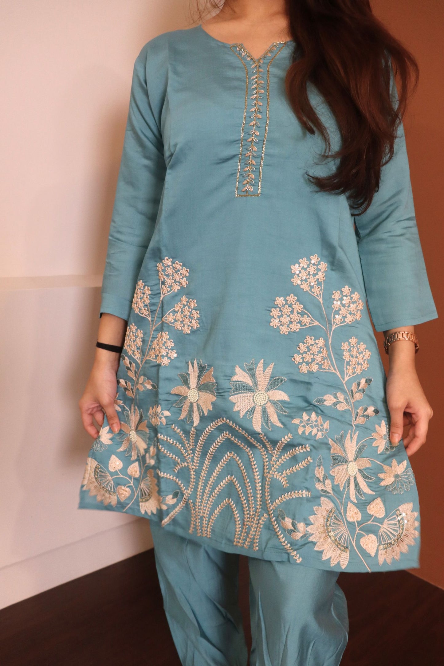 💠 Teal Bloom: Hand-Embroidered Floral Kurta Set 💠