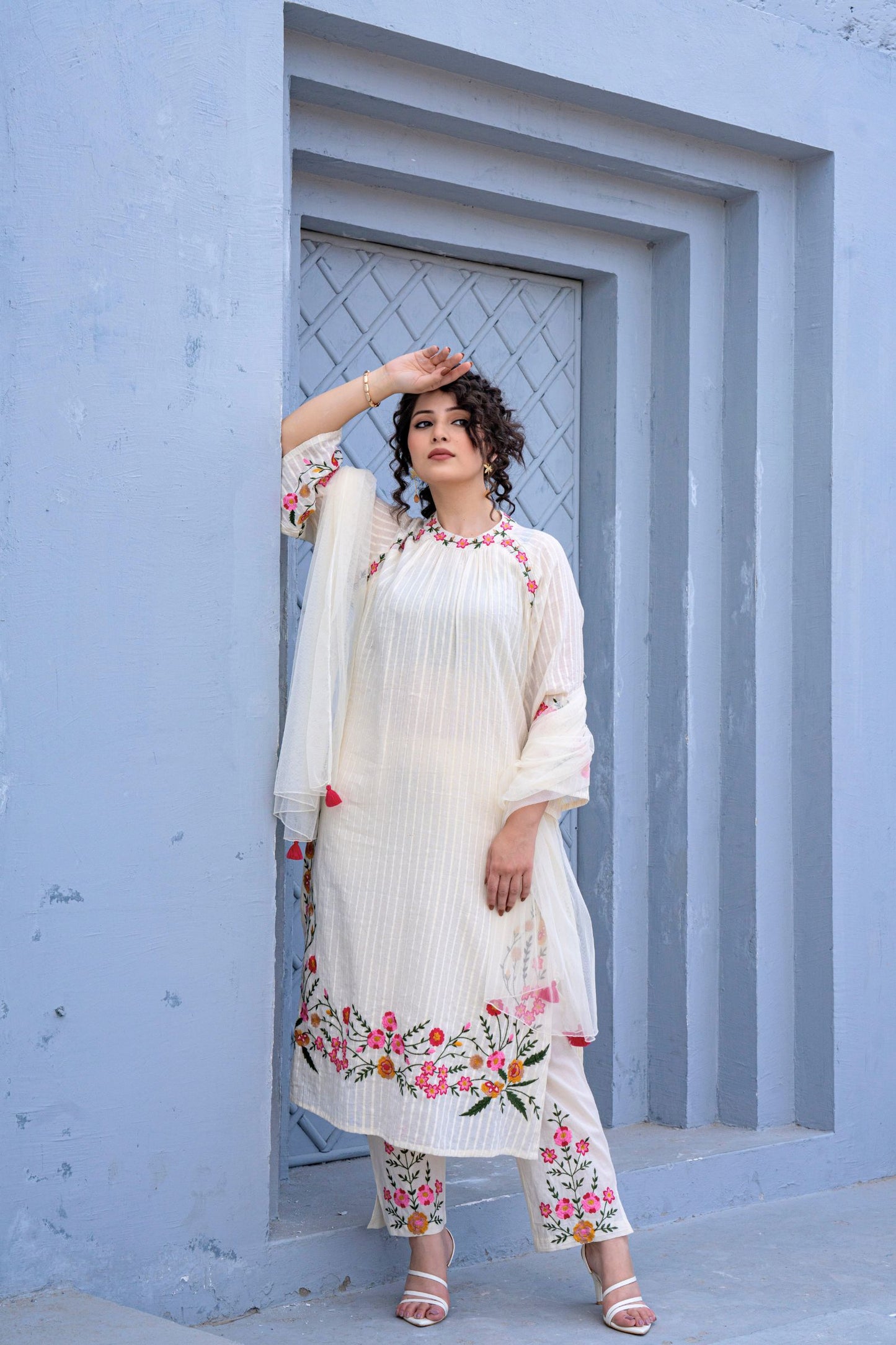 Elegant Floral Embroidered Chikankari Dress Set 🌸✨