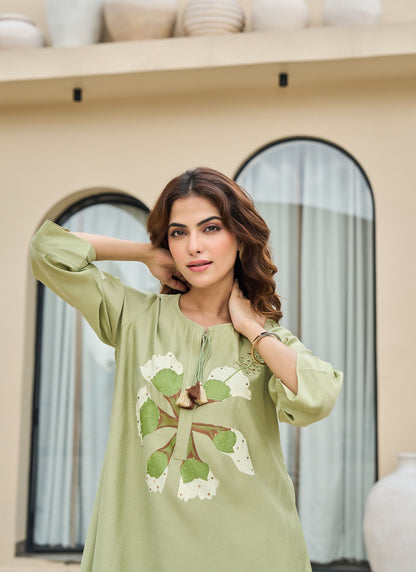 Green Floral Tunic with Elegant White Pants | ideal for warm weather |