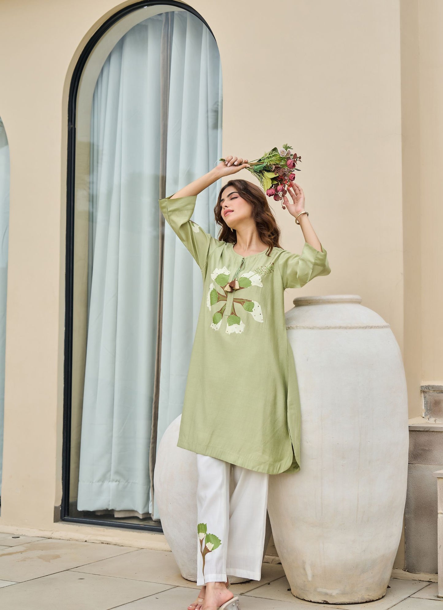 Green Floral Tunic with Elegant White Pants | ideal for warm weather |