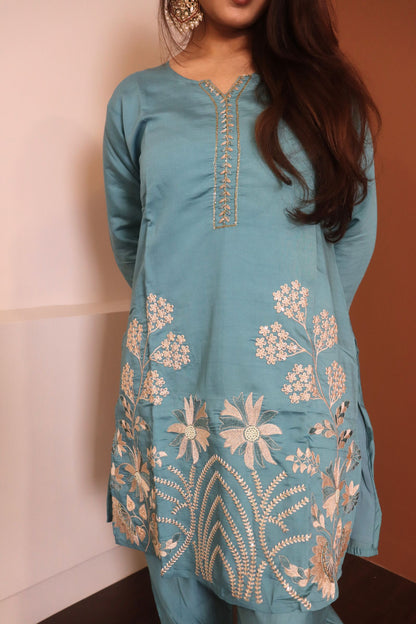 💠 Teal Bloom: Hand-Embroidered Floral Kurta Set 💠