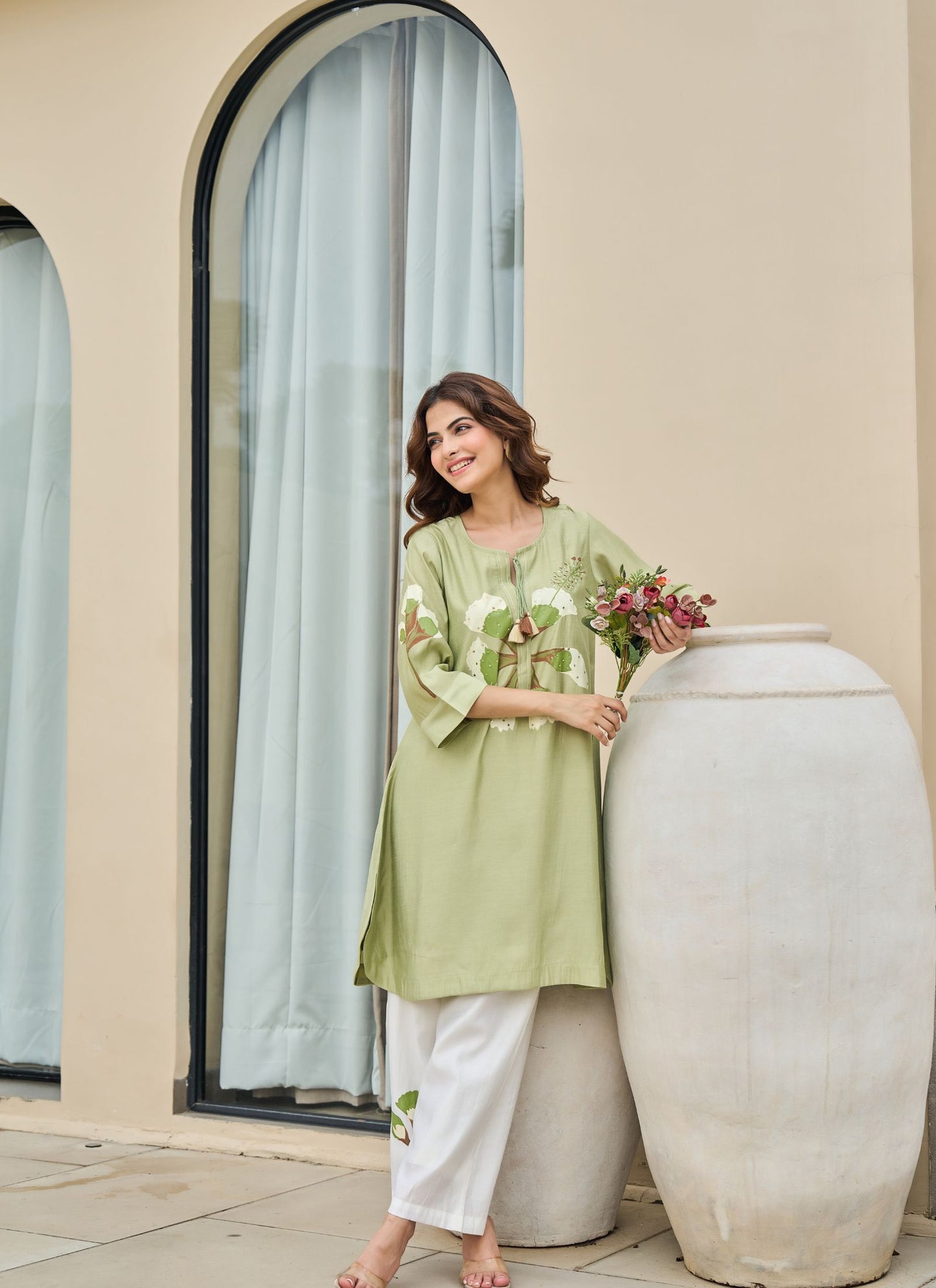 Green Floral Tunic with Elegant White Pants | ideal for warm weather |