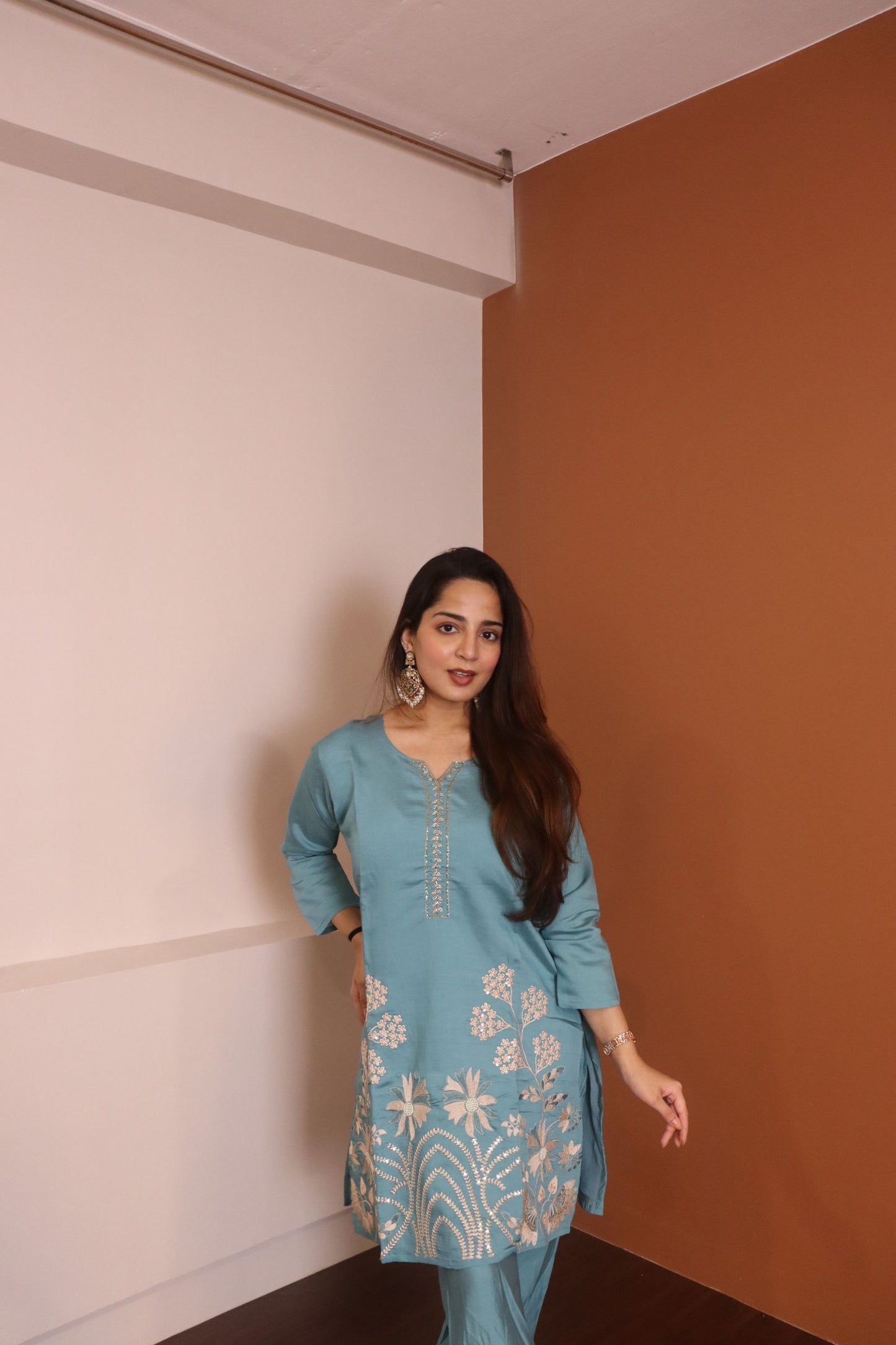 💠 Teal Bloom: Hand-Embroidered Floral Kurta Set 💠