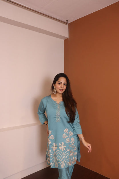 💠 Teal Bloom: Hand-Embroidered Floral Kurta Set 💠