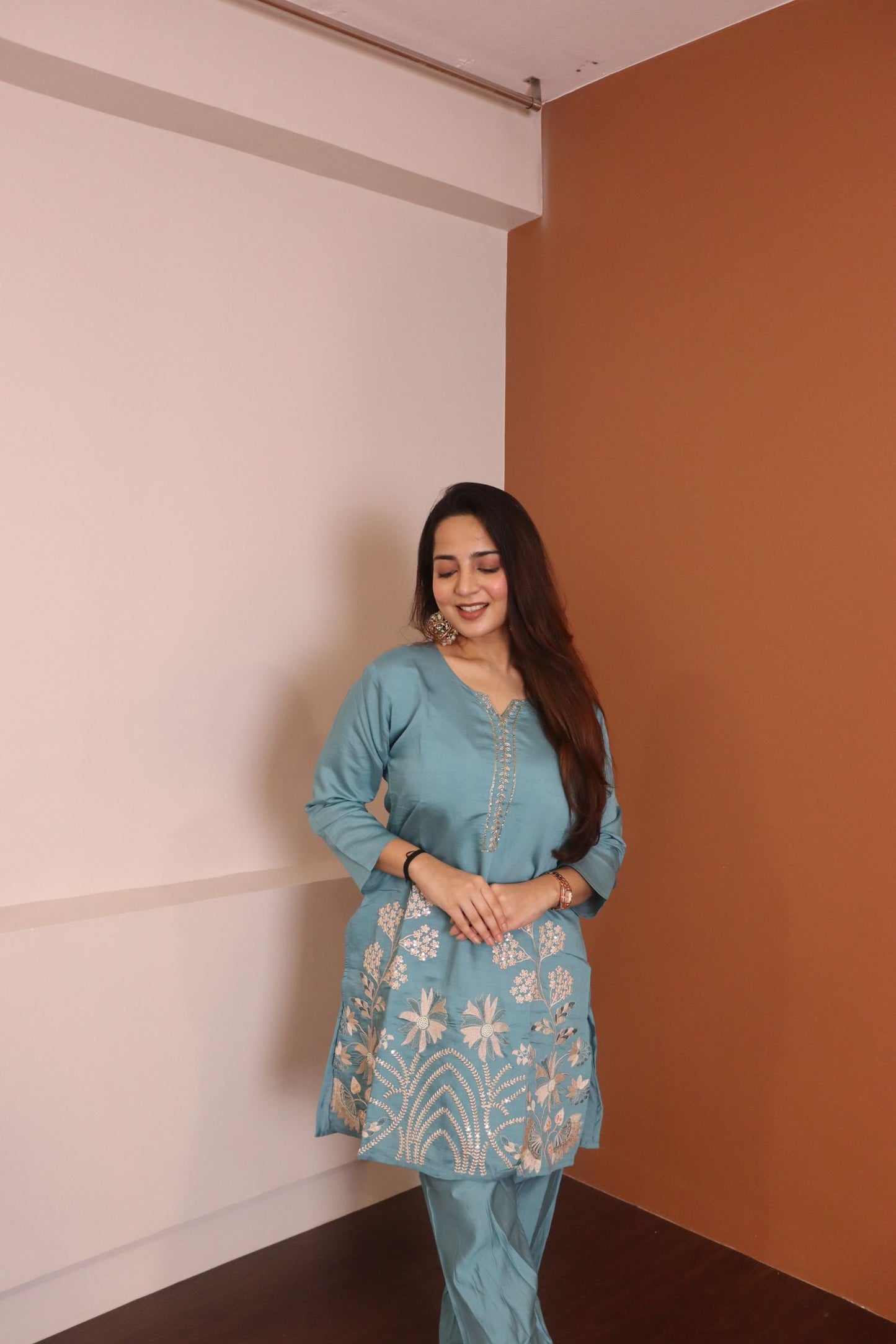 💠 Teal Bloom: Hand-Embroidered Floral Kurta Set 💠
