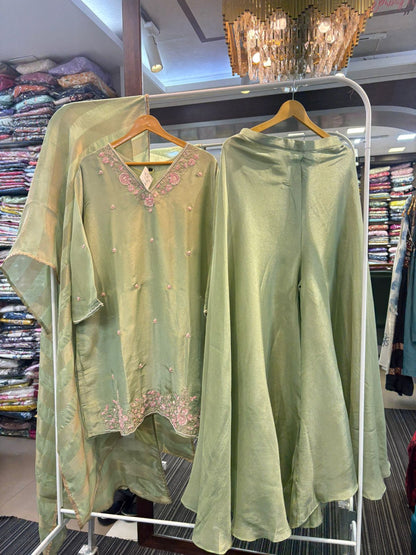 Jasika graceful embroidered kurta set