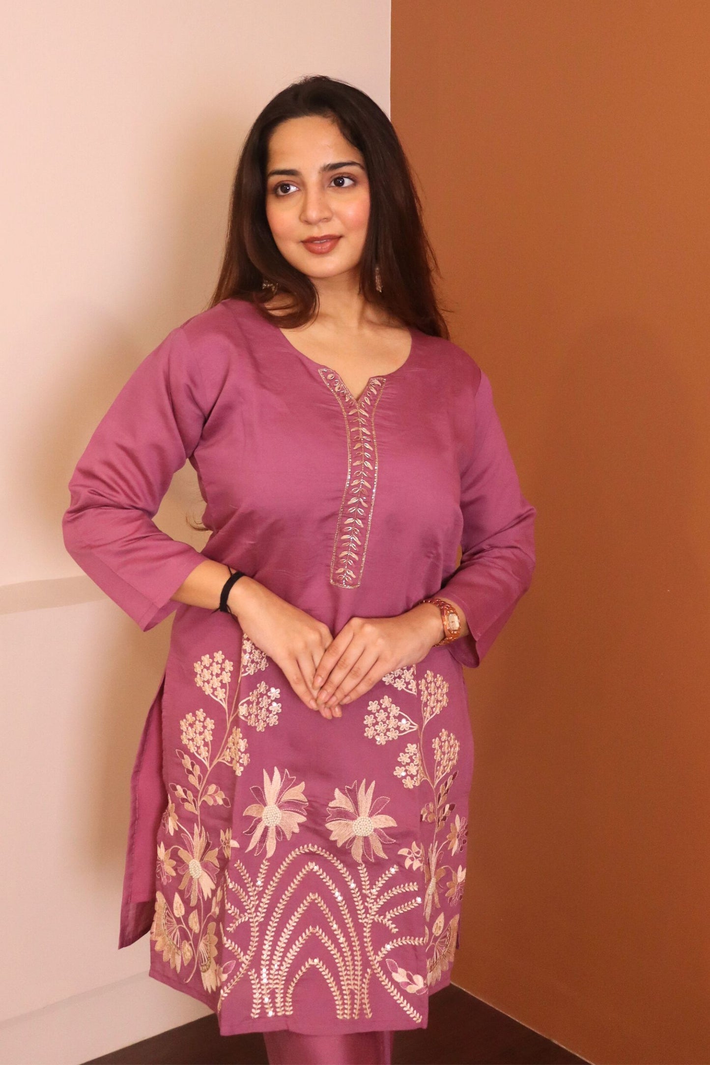 🌸 Mauve Elegance: Hand-Embroidered Floral Kurta 🌸