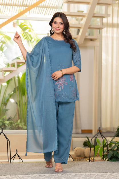 💫Elegant Blue Embroidered Kurta Set with Chiffon Dupatta