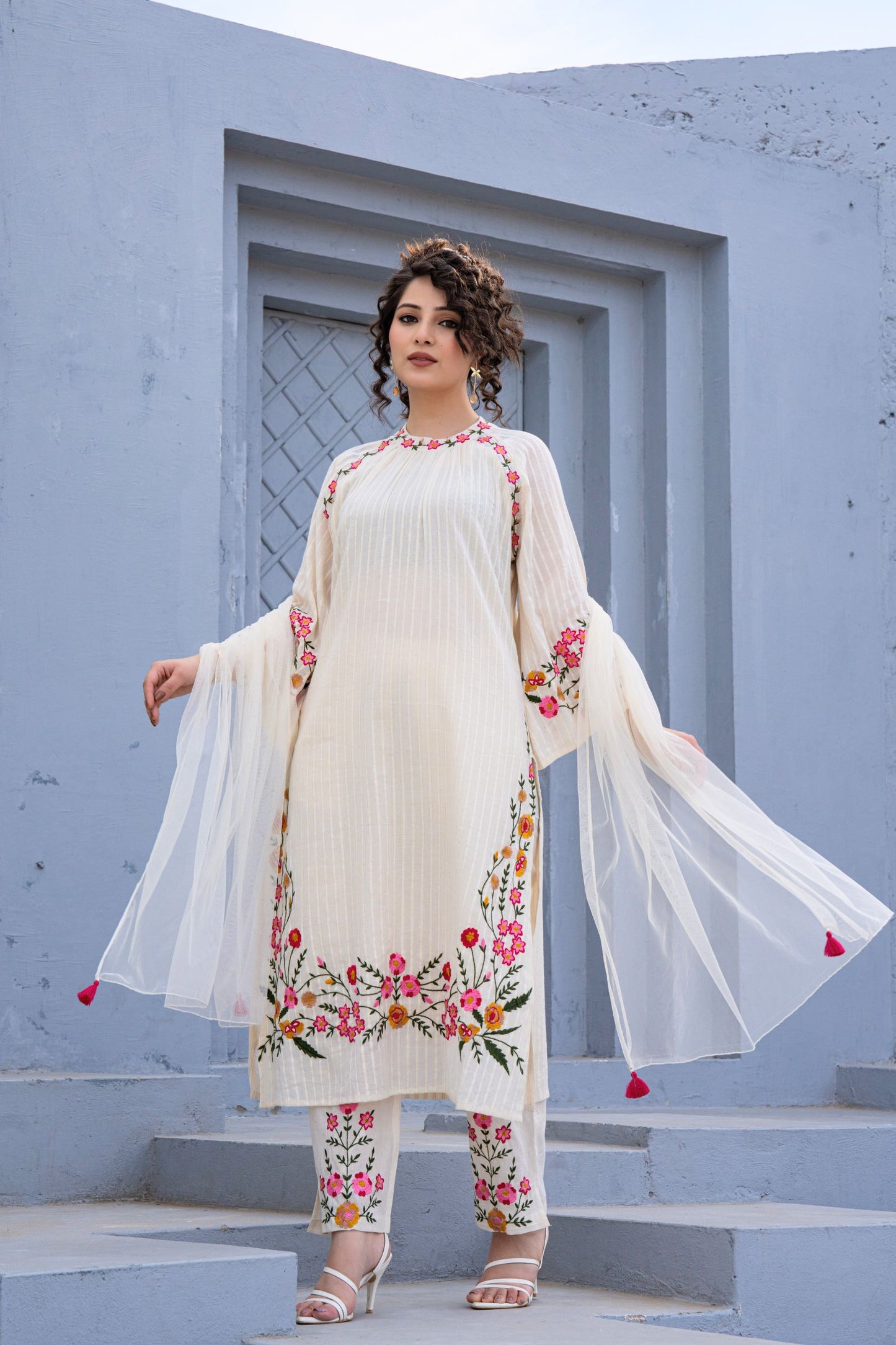 Elegant Floral Embroidered Chikankari Dress Set 🌸✨