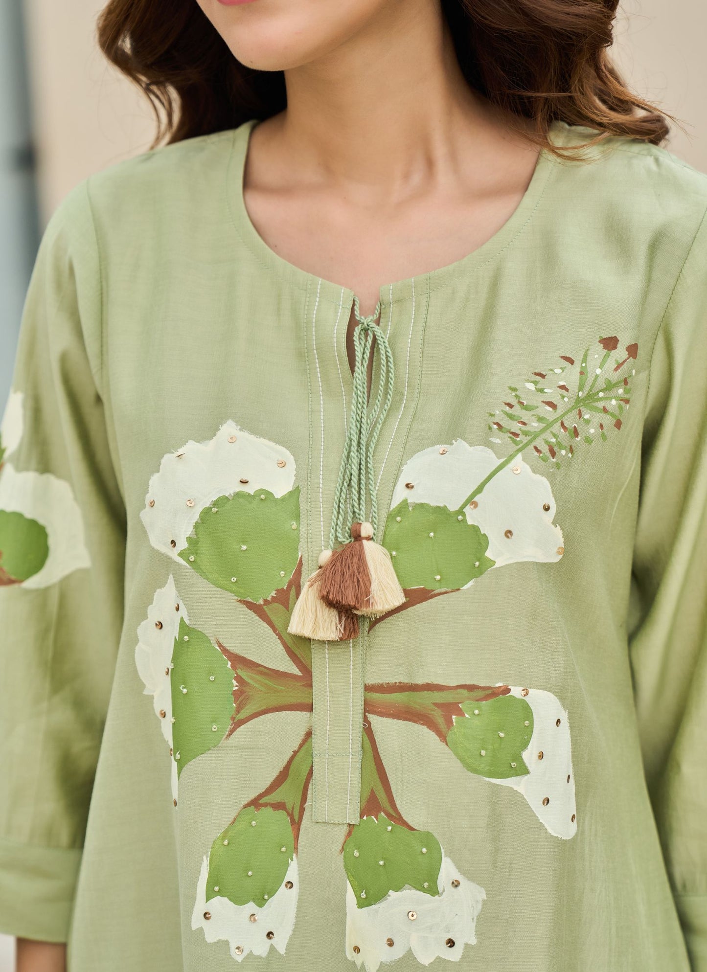 Green Floral Tunic with Elegant White Pants | ideal for warm weather |