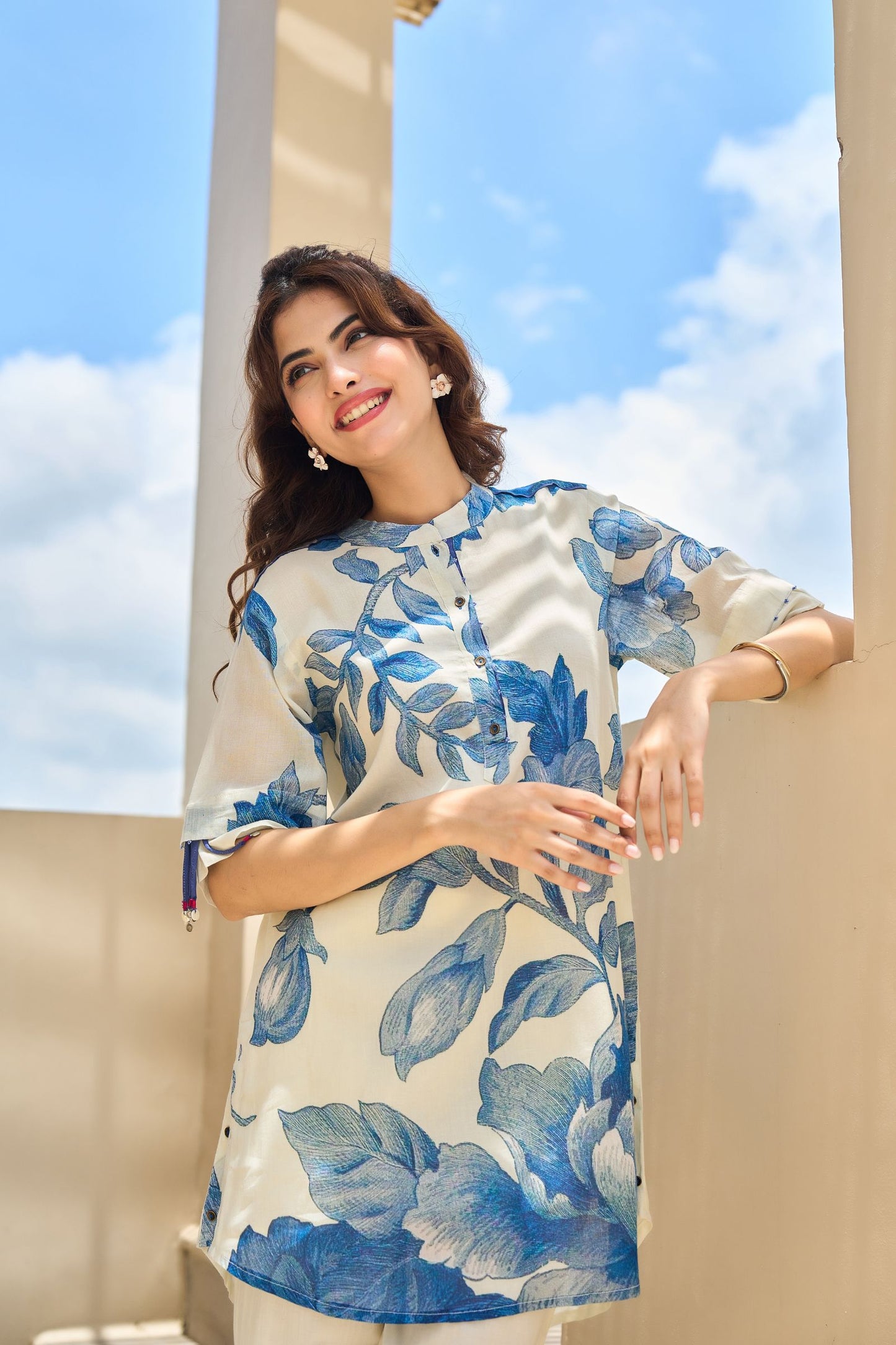 White & Blue Floral Printed Kurta Set with Straight Pants | Elegant Summer Wear