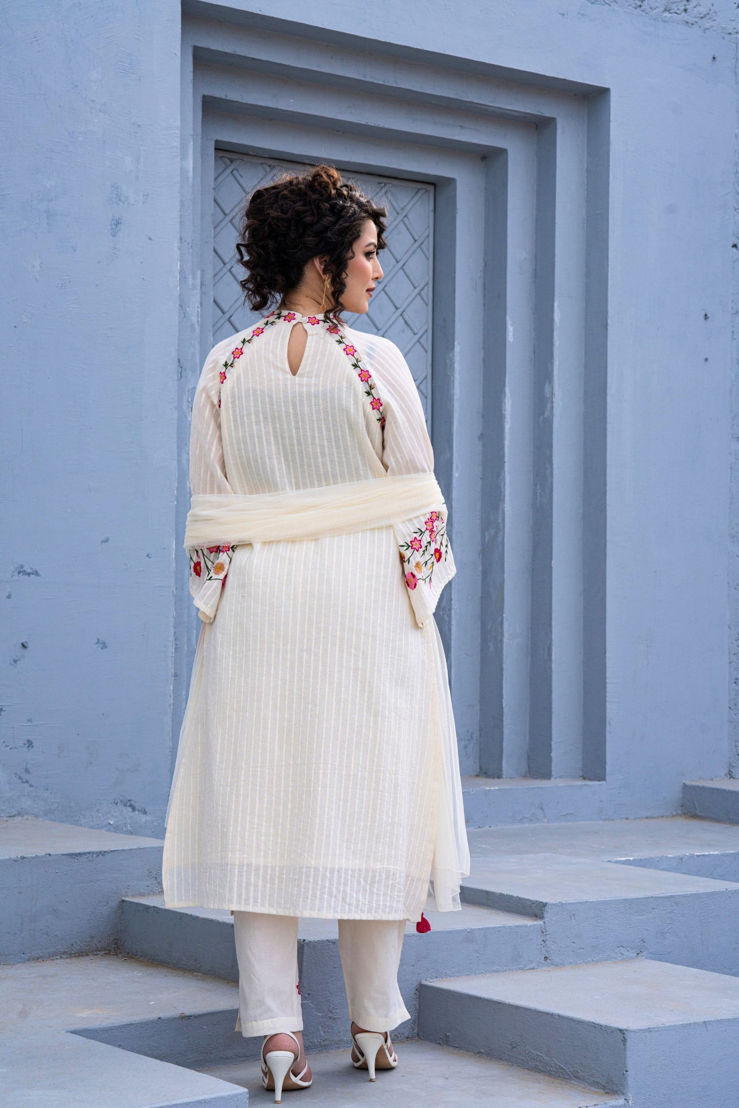 Elegant Floral Embroidered Chikankari Dress Set 🌸✨
