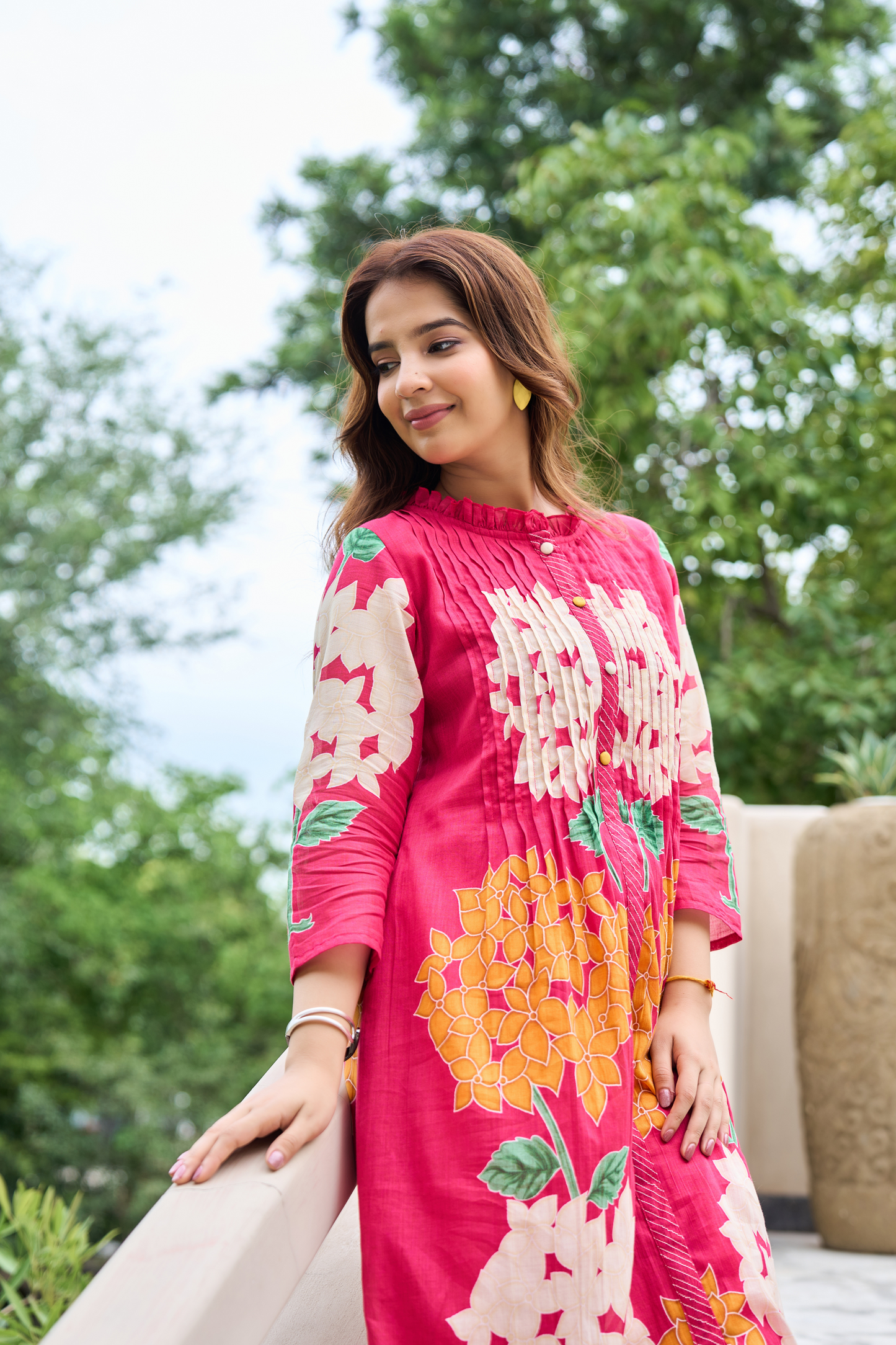 Pink Floral Embroidered Kurta Set with Straight Pants | Elegant Festive Wear