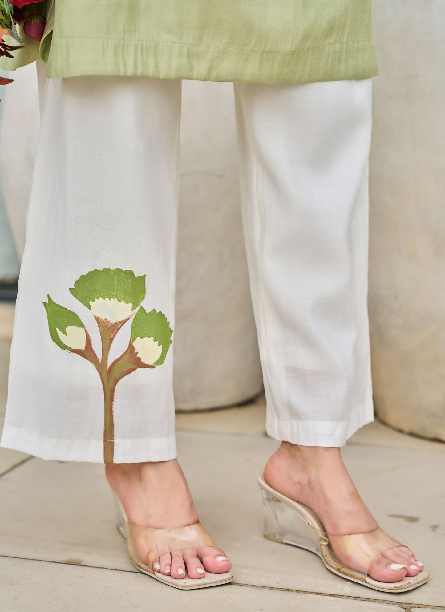 Green Floral Tunic with Elegant White Pants | ideal for warm weather |