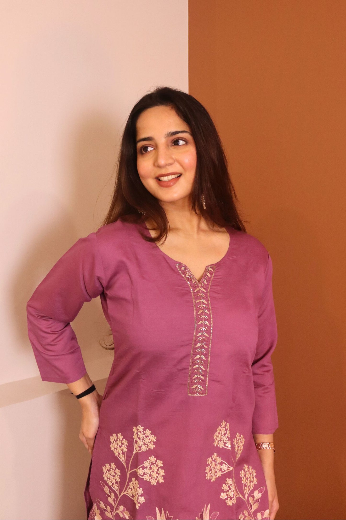 🌸 Mauve Elegance: Hand-Embroidered Floral Kurta 🌸