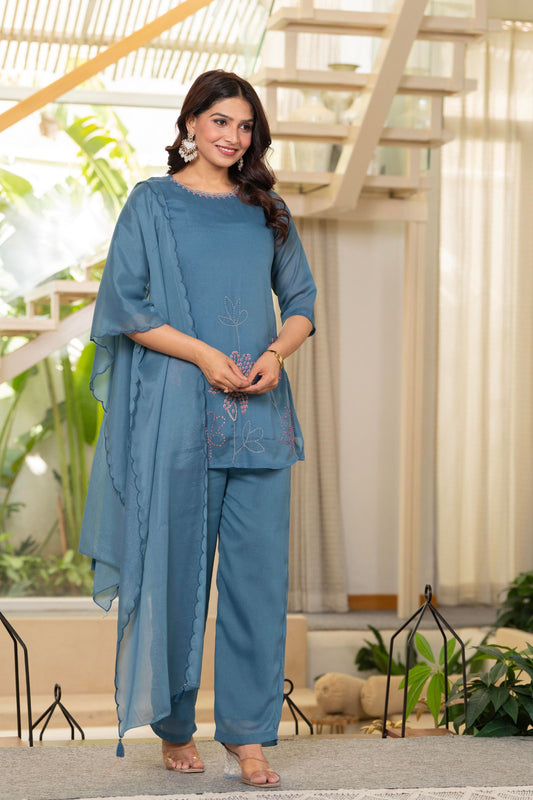 💫Elegant Blue Embroidered Kurta Set with Chiffon Dupatta
