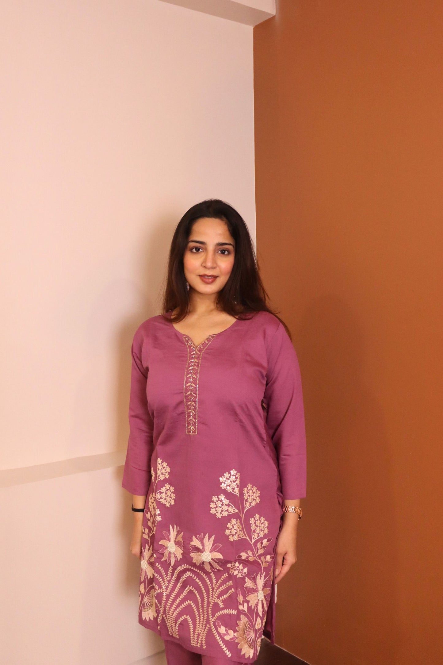🌸 Mauve Elegance: Hand-Embroidered Floral Kurta 🌸
