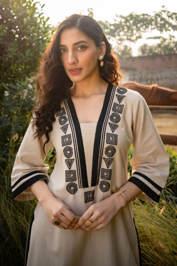 Beige V-Neck Co-Ord Set 💫 Black Thread Embroidery & Border Detailing 🖤 Perfect for All Occasions 🌟