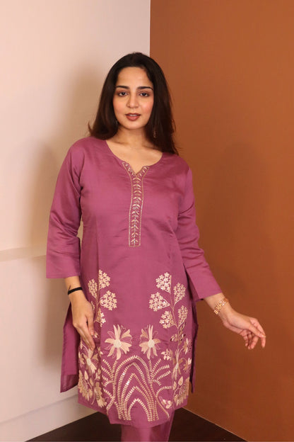 🌸 Mauve Elegance: Hand-Embroidered Floral Kurta 🌸