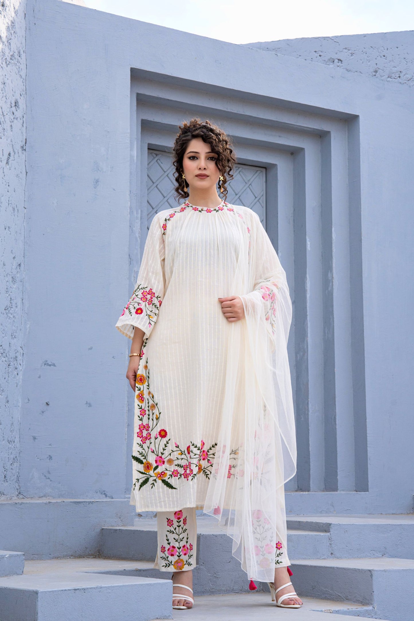 Elegant Floral Embroidered Chikankari Dress Set 🌸✨