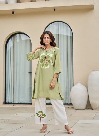 Green Floral Tunic with Elegant White Pants | ideal for warm weather |