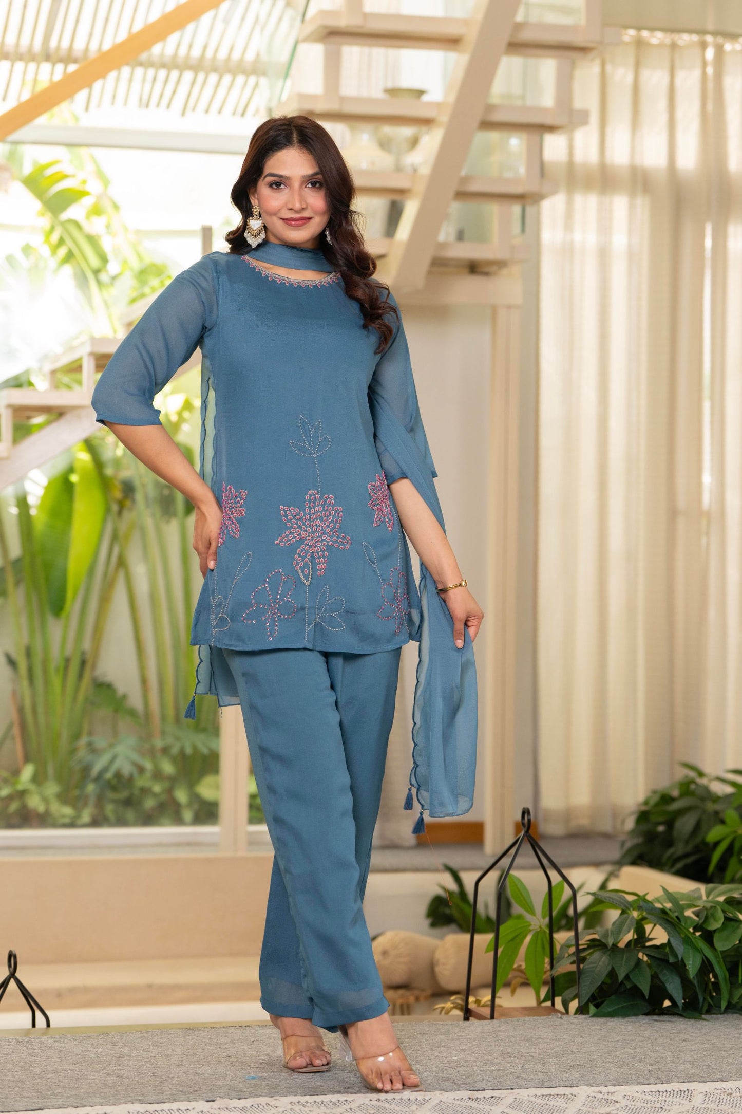 💫Elegant Blue Embroidered Kurta Set with Chiffon Dupatta