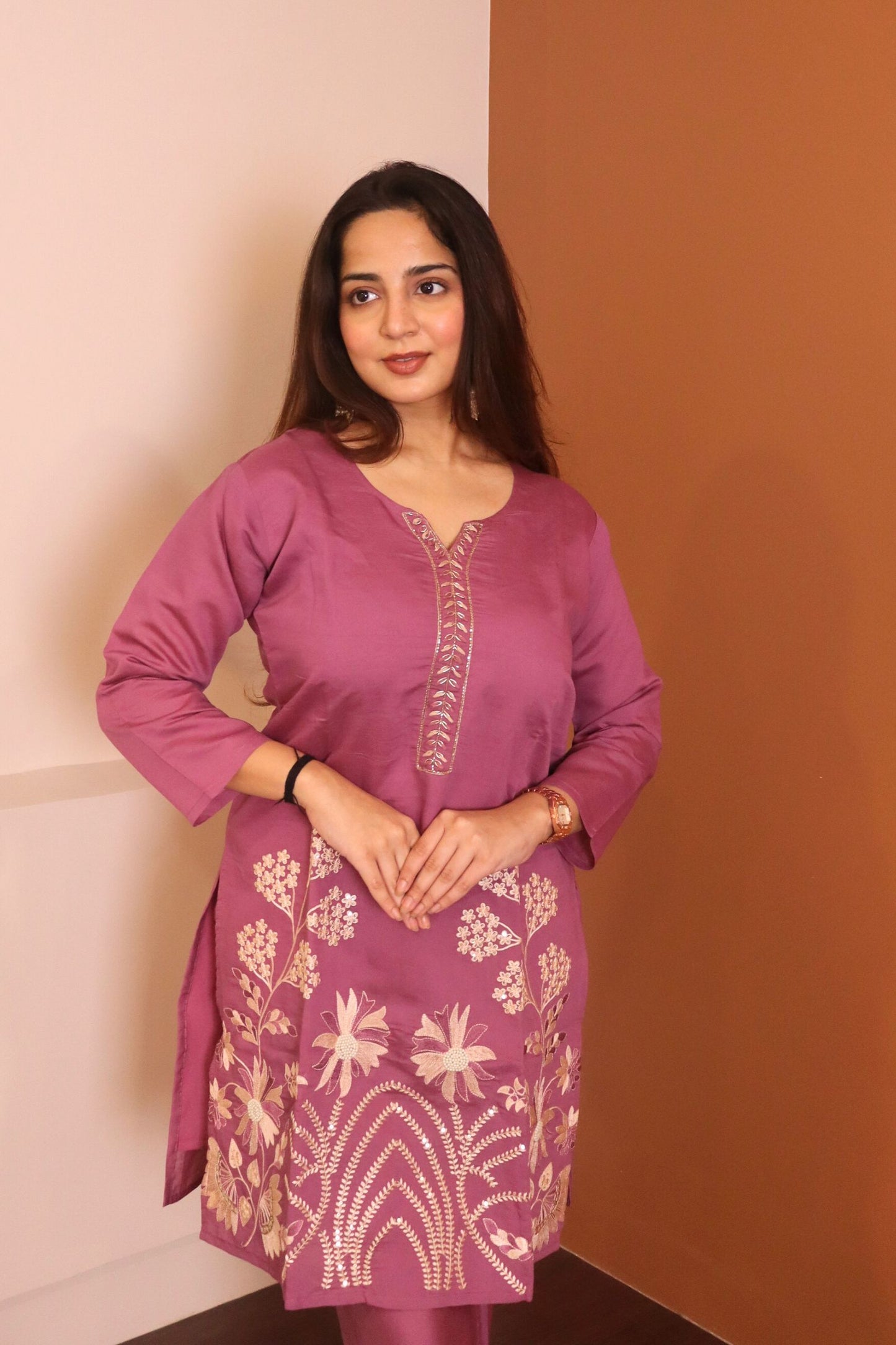 🌸 Mauve Elegance: Hand-Embroidered Floral Kurta 🌸