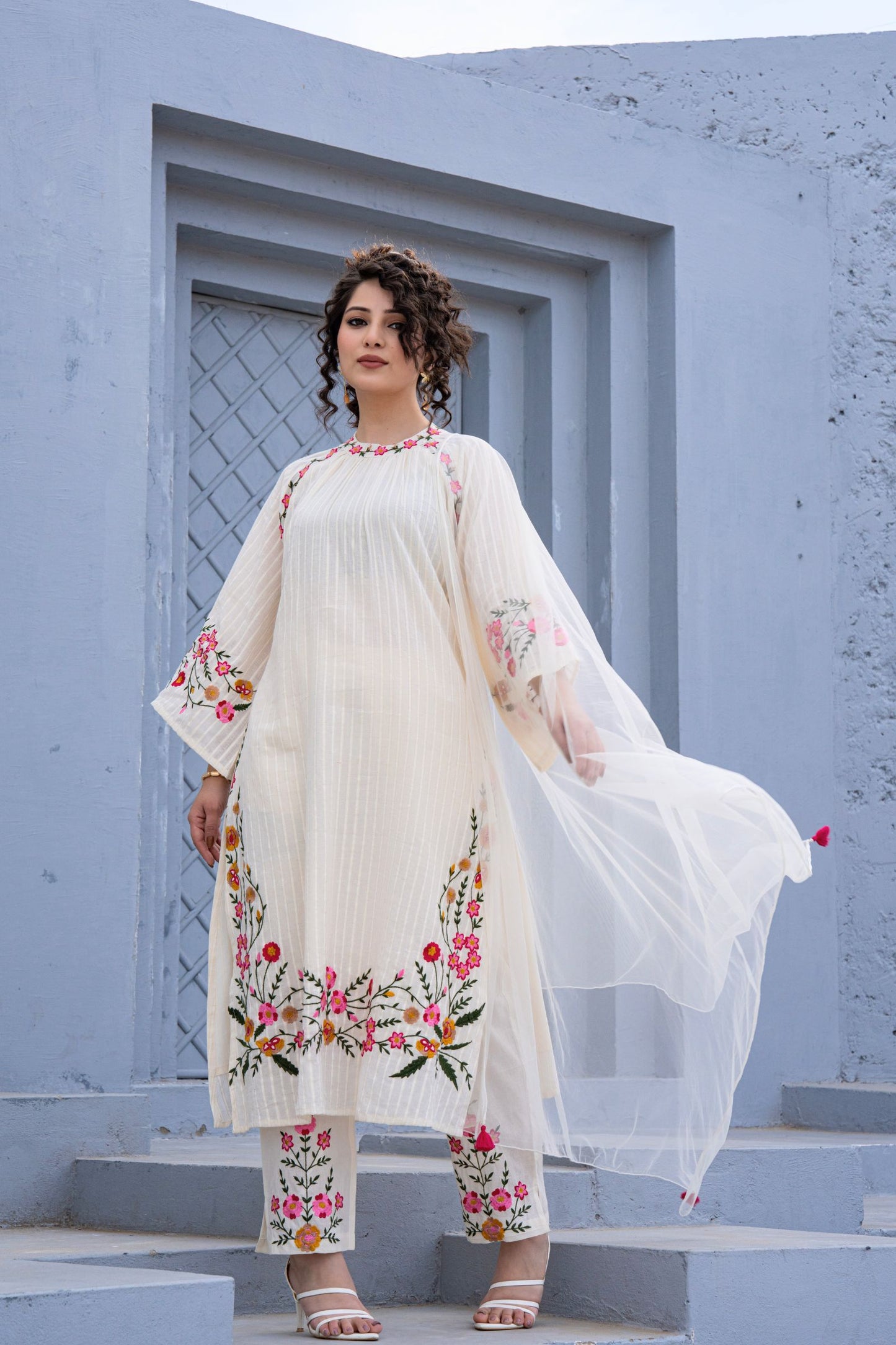 Elegant Floral Embroidered Chikankari Dress Set 🌸✨