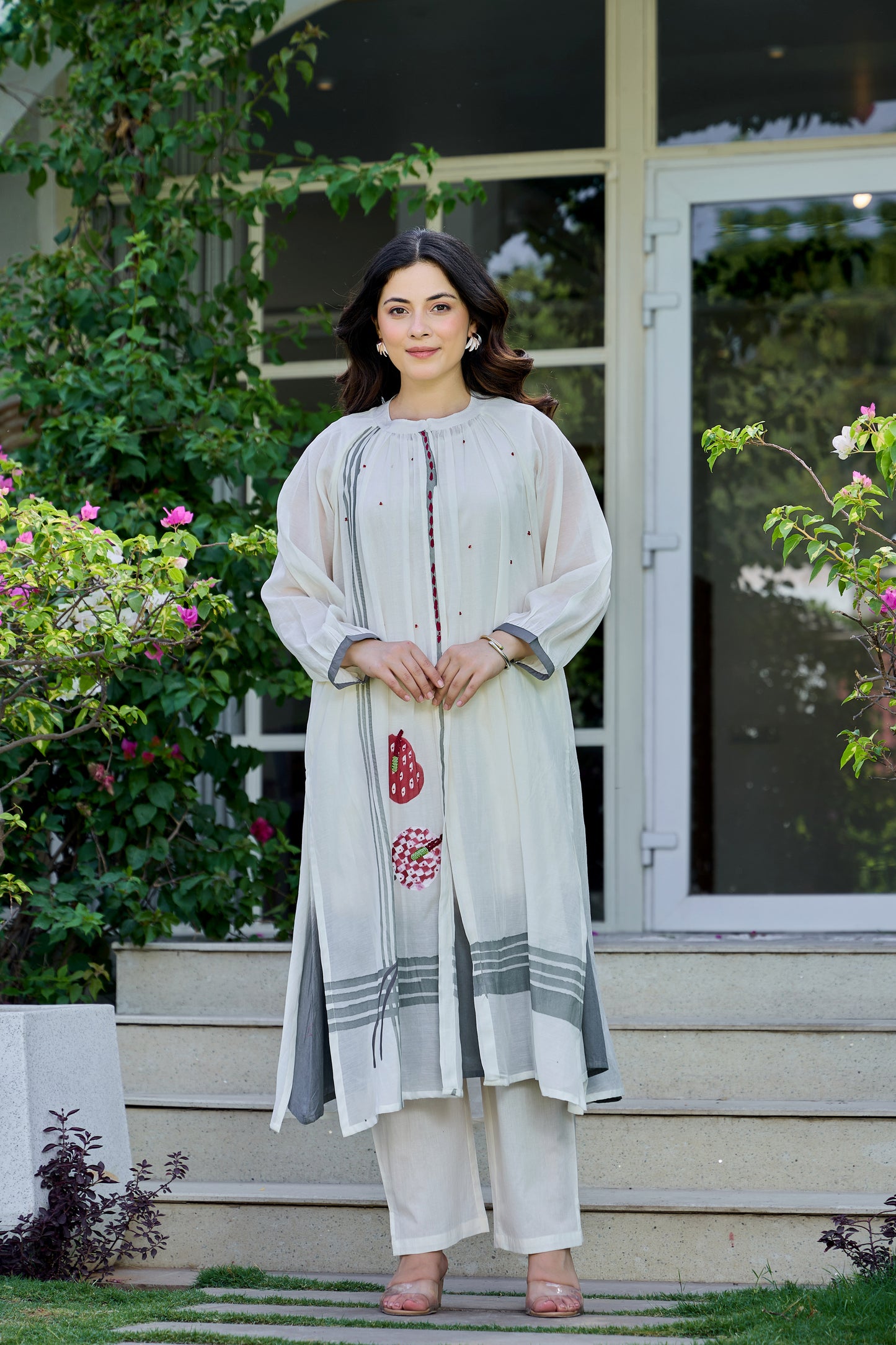 🧵 Title: Elegant Ivory Embroidered Kurta Set – Floral Minimalism Edition With Premium Cotton Voile
