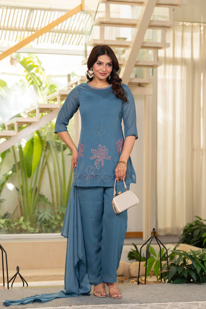💫Elegant Blue Embroidered Kurta Set with Chiffon Dupatta