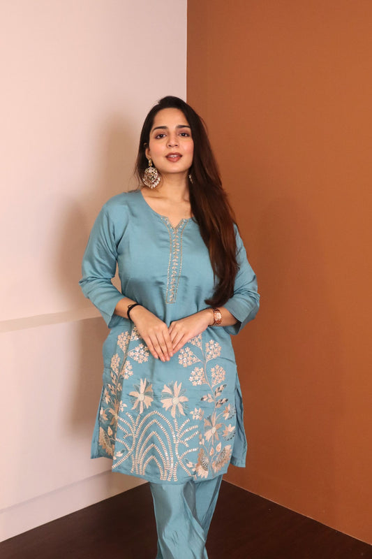 💠 Teal Bloom: Hand-Embroidered Floral Kurta Set 💠