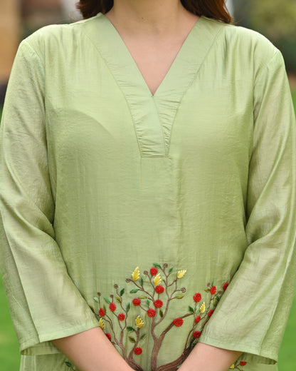 🌿 Women’s Light Green Cotton Kurta Set with Handcrafted Tree Embroidery