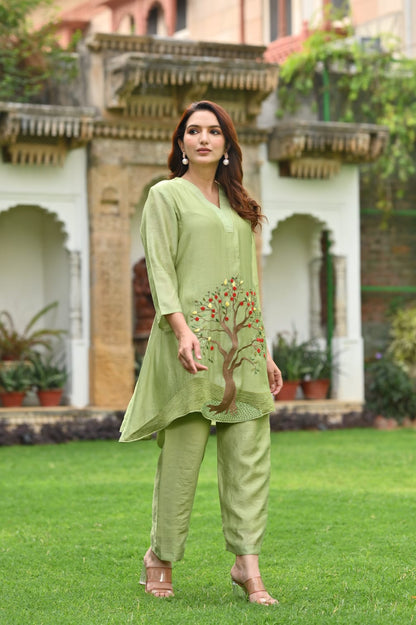 🌿 Women’s Light Green Cotton Kurta Set with Handcrafted Tree Embroidery
