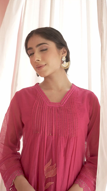 🌸 Radiant Raspberry Pink Embroidered 3-Piece Suit 🌸
